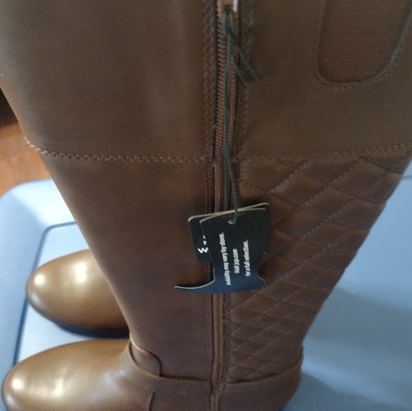 Boots - Picture 6 of 7